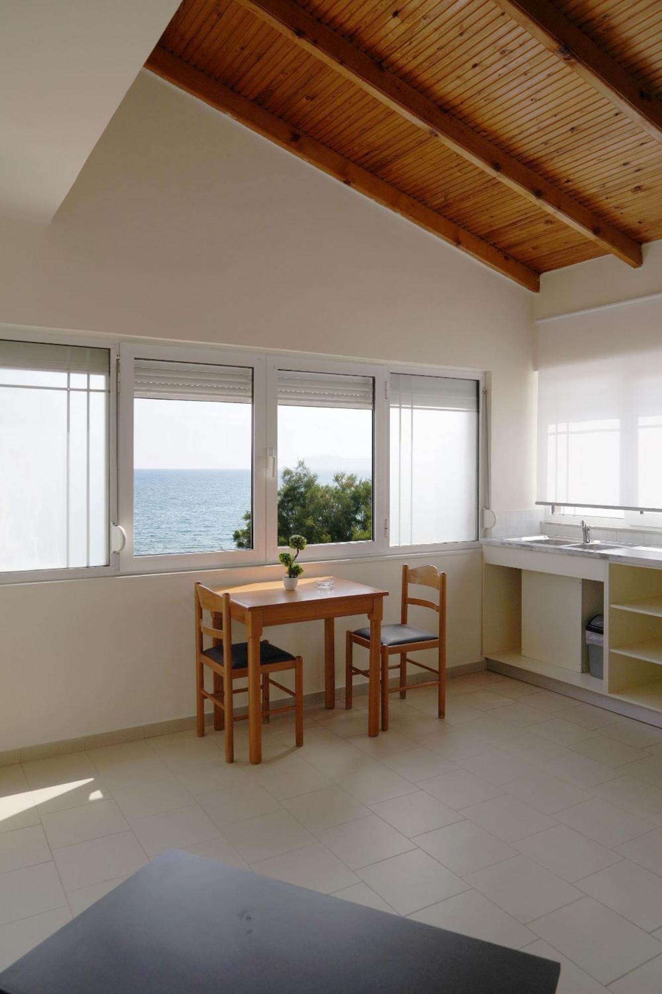 Cozy Corner Vs Beachfront Сталос Экстерьер фото